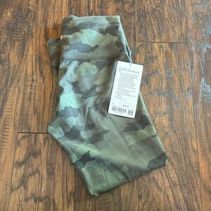 Lululemon Wunder Train HR Crop